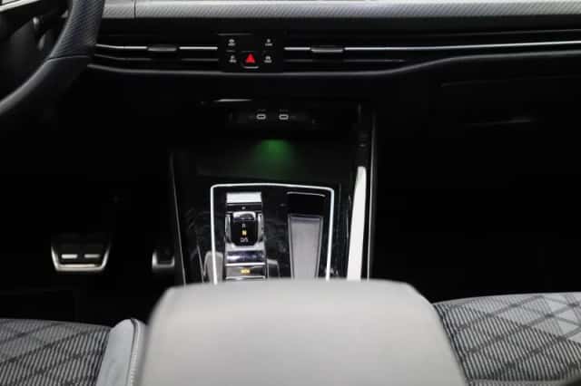 Volkswagen Golf (2023) thumbnail 10