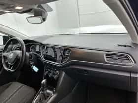 Volkswagen T-Roc (2018) thumbnail 17