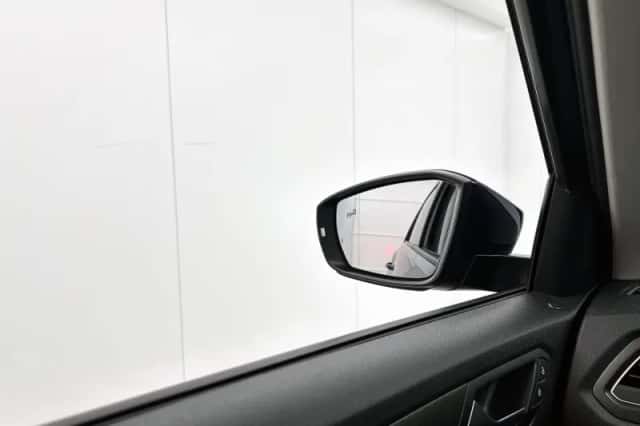 Volkswagen T-Roc (2018) thumbnail 20