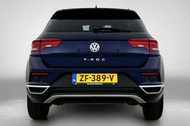 Volkswagen T-Roc (2018) thumbnail 3