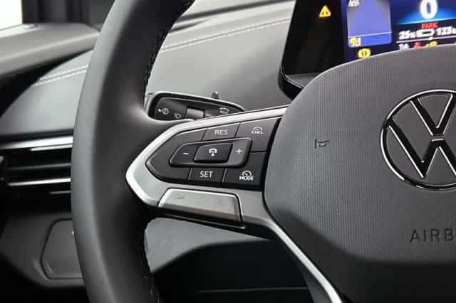 Volkswagen ID.4 (2025) thumbnail 6