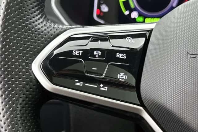 Volkswagen Tiguan (2022) thumbnail 6