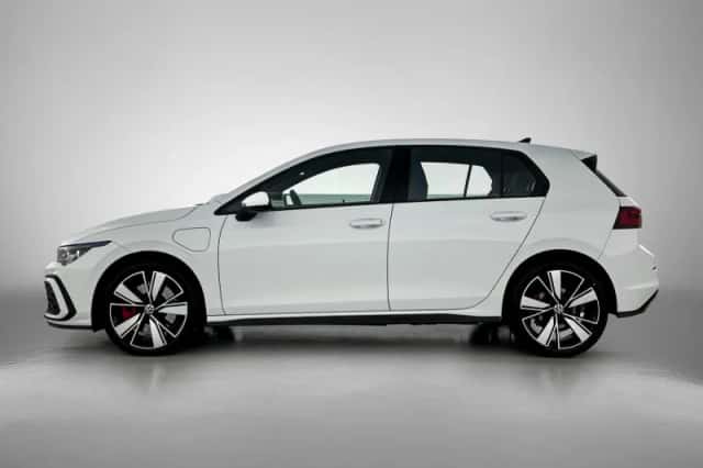 Volkswagen Golf (2021) thumbnail 2