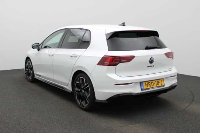 Volkswagen Golf (2025) thumbnail 2