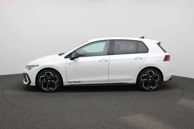 Volkswagen Golf (2025) thumbnail 4