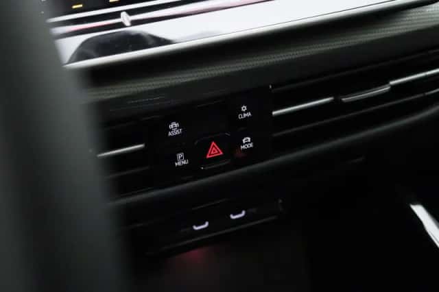 Volkswagen Golf (2025) thumbnail 17