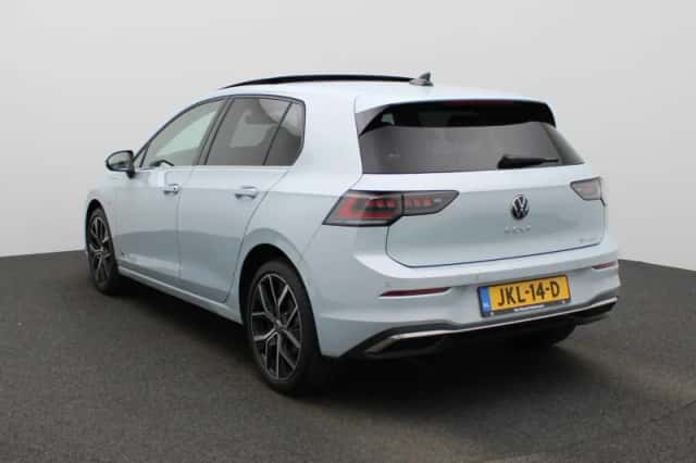 Volkswagen Golf (2025) thumbnail 2