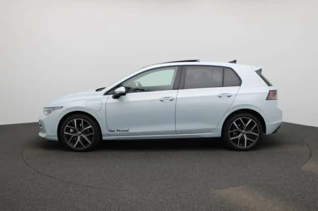 Volkswagen Golf (2025) thumbnail 4
