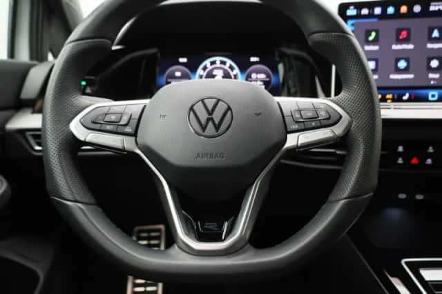 Volkswagen Golf (2025) thumbnail 6