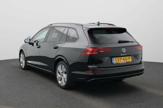 Volkswagen Golf (2025) thumbnail 2