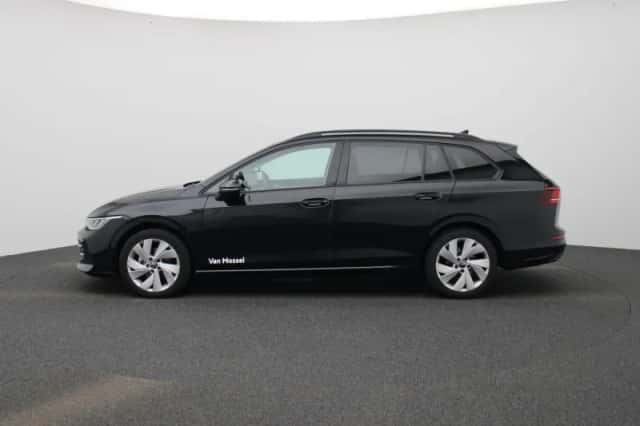Volkswagen Golf (2025) thumbnail 4