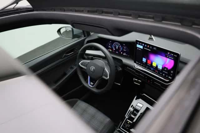 Volkswagen Golf (2025) thumbnail 38