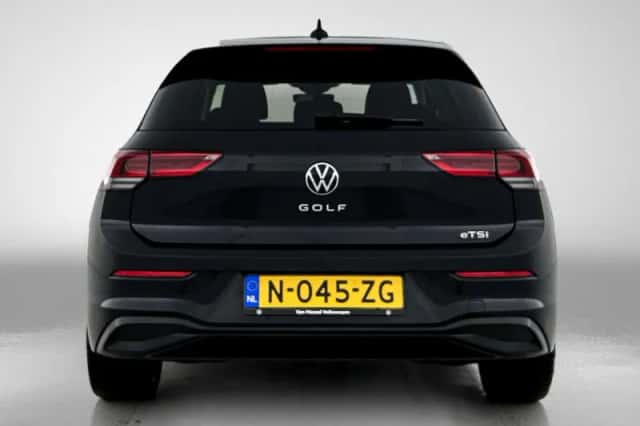 Volkswagen Golf (2021) thumbnail 3