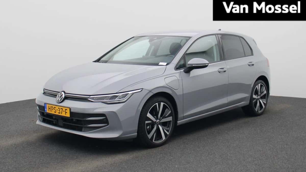 Volkswagen Golf (2025) — foto 1