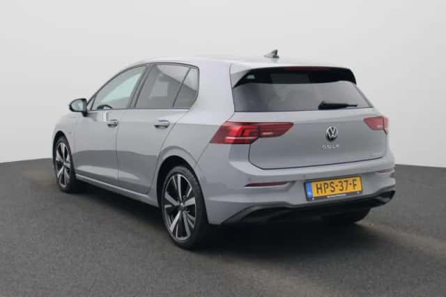 Volkswagen Golf (2025) thumbnail 2