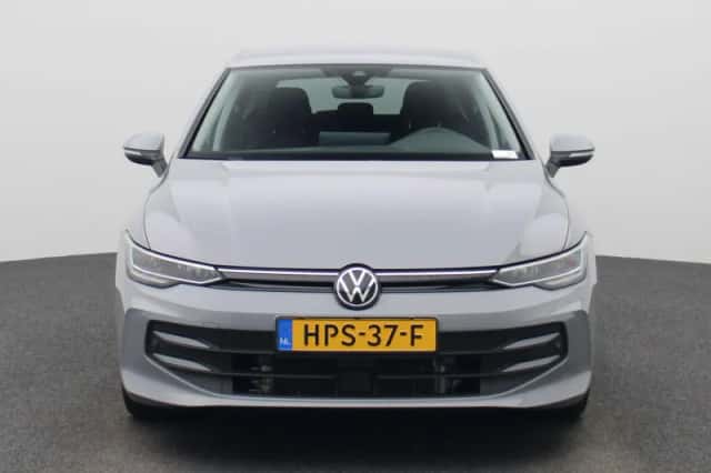 Volkswagen Golf (2025) thumbnail 3