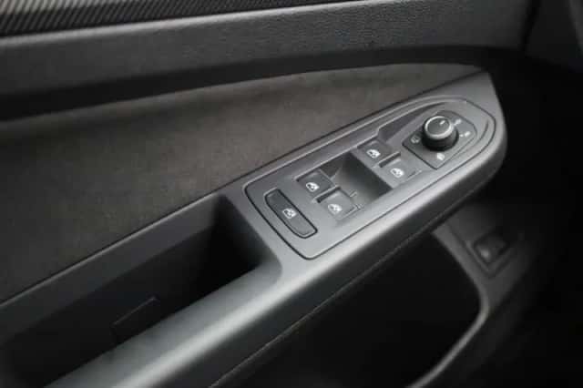 Volkswagen Golf (2025) thumbnail 24