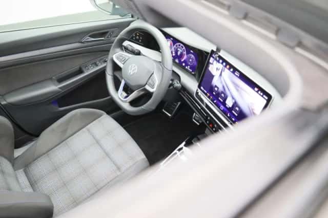 Volkswagen Golf (2025) thumbnail 35