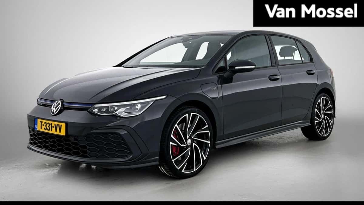 Volkswagen Golf (2021) — foto 1