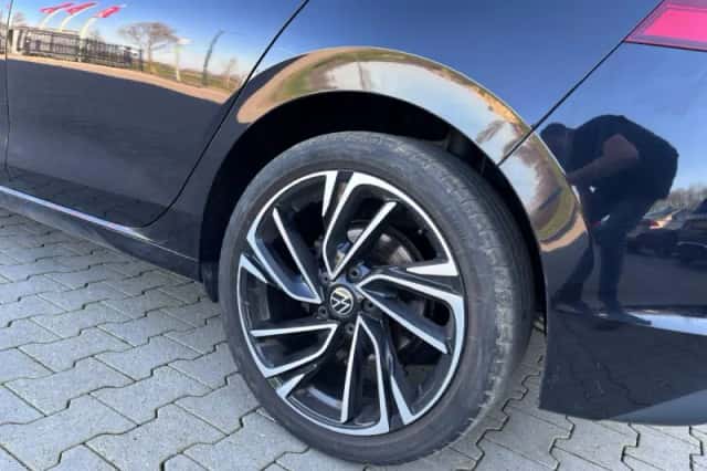 Volkswagen Golf (2020) thumbnail 4