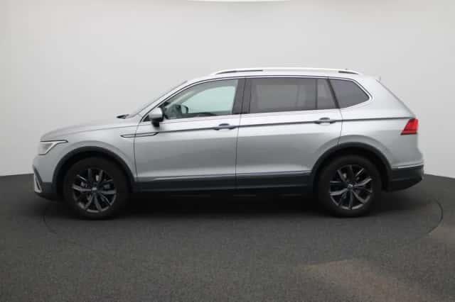 Volkswagen Tiguan (2023) thumbnail 4