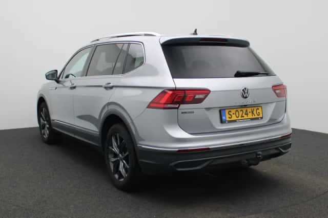 Volkswagen Tiguan (2023) thumbnail 2