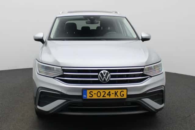 Volkswagen Tiguan (2023) thumbnail 3