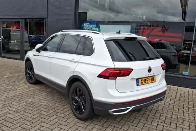 Volkswagen Tiguan (2021) thumbnail 2