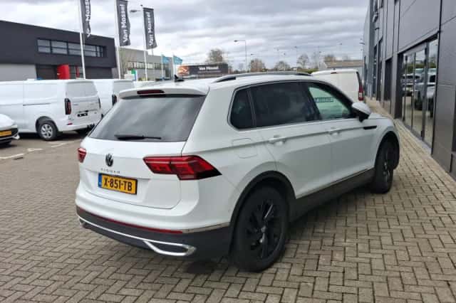 Volkswagen Tiguan (2021) thumbnail 4
