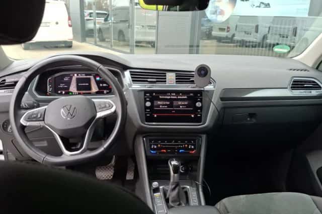 Volkswagen Tiguan (2021) thumbnail 6