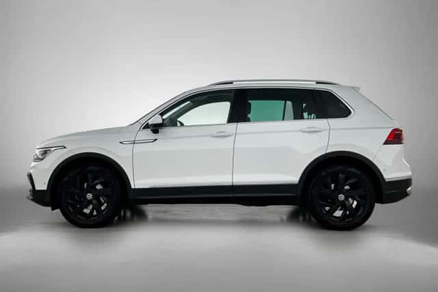 Volkswagen Tiguan (2021) thumbnail 2