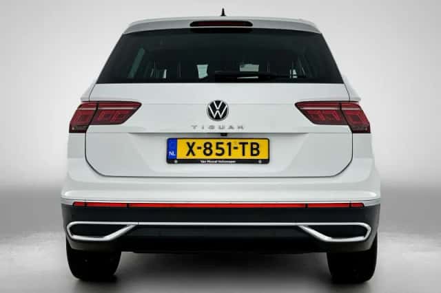 Volkswagen Tiguan (2021) thumbnail 3