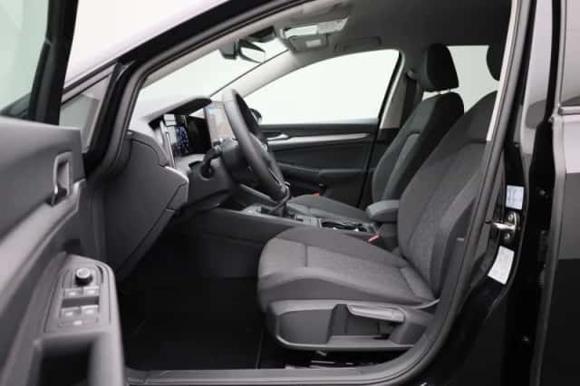 Volkswagen Golf (2025) thumbnail 11