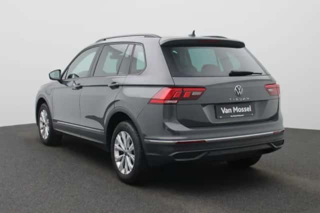 Volkswagen Tiguan (2022) thumbnail 2