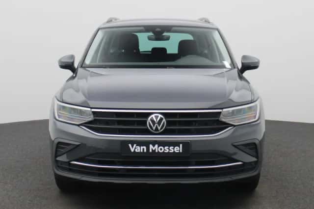 Volkswagen Tiguan (2022) thumbnail 3