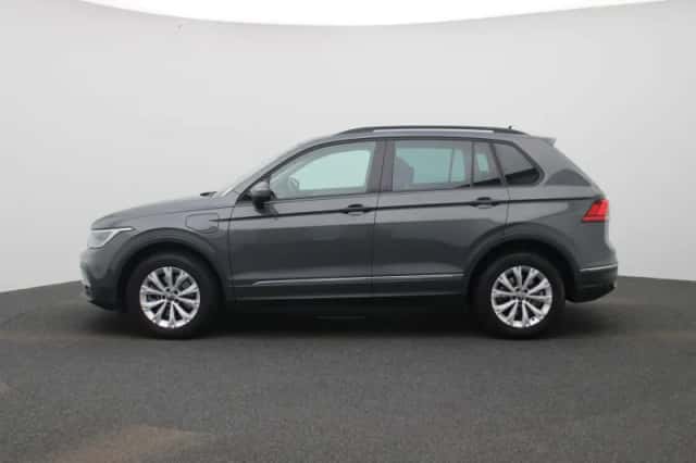 Volkswagen Tiguan (2022) thumbnail 4