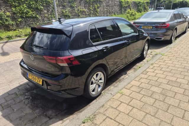 Volkswagen Golf (2022) thumbnail 2