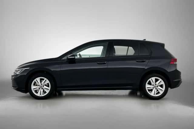 Volkswagen Golf (2022) thumbnail 2