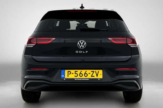 Volkswagen Golf (2022) thumbnail 3