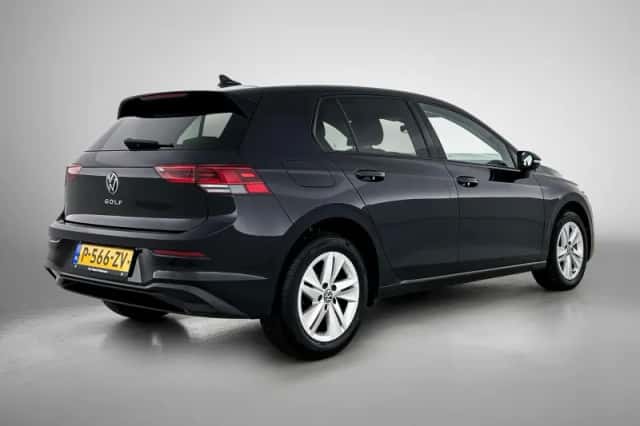 Volkswagen Golf (2022) thumbnail 4