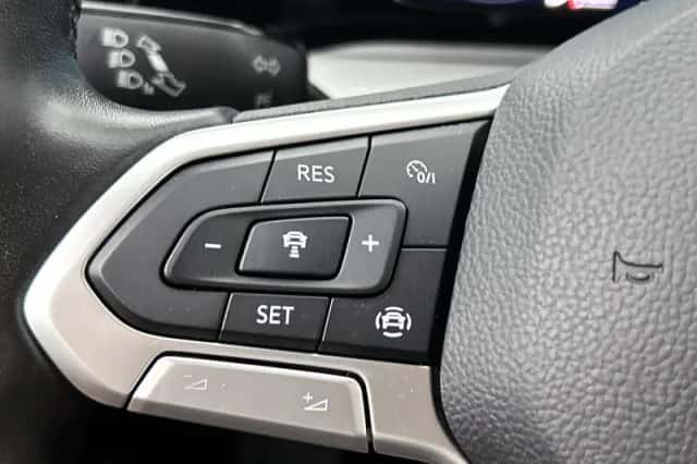 Volkswagen Golf (2022) thumbnail 6