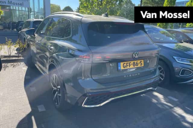 Volkswagen Tiguan (2024) thumbnail 1