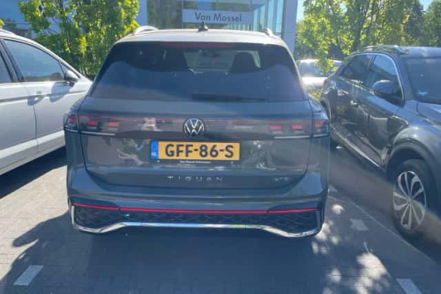 Volkswagen Tiguan (2024) thumbnail 2