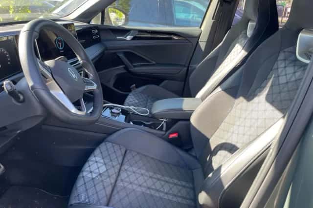 Volkswagen Tiguan (2024) thumbnail 5