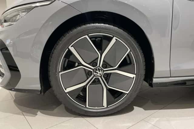 Volkswagen Golf (2025) thumbnail 2