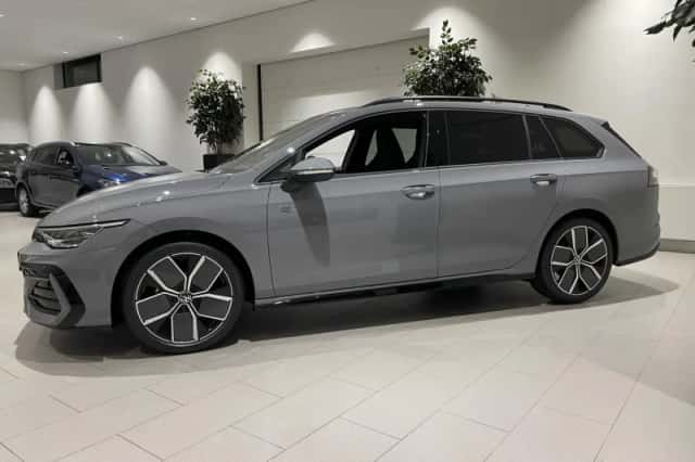 Volkswagen Golf (2025) thumbnail 4