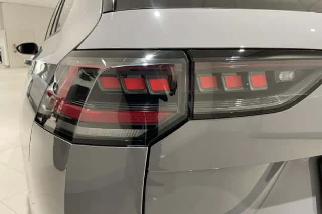Volkswagen Golf (2025) thumbnail 6