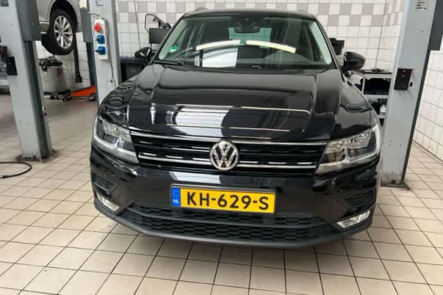 Volkswagen Tiguan (2016) thumbnail 2