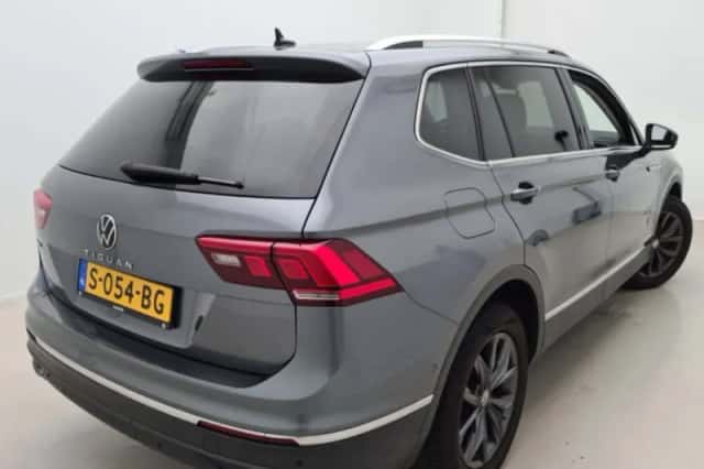 Volkswagen Tiguan (2023) thumbnail 2