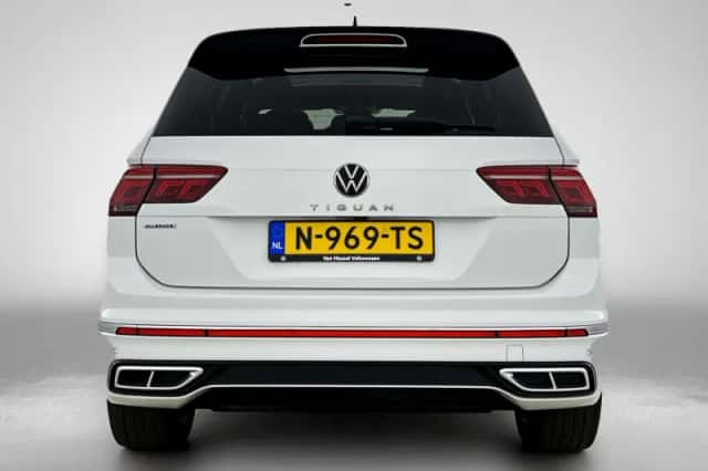Volkswagen Tiguan (2022) thumbnail 3